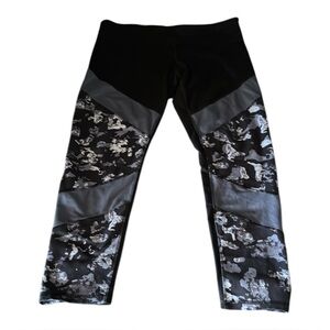 Champion Black and Gray Leggings with Camouflage Pattern workout xl